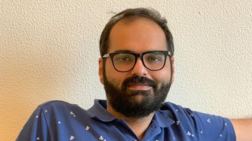 Comedian Kunal Kamra Heckles Arnab Goswami In Flight, Gets Banned