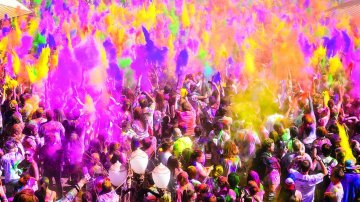 It’s Better To Use Organic Colors In The Holi Festival & Here’s Why