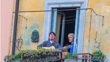 Quarantined Italians Singing Together From The Windows Across Empty Streets! VIDEOS Inside