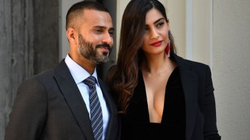 As Sonam Kapoor Is Pregnant, Take A Look Back Sonam Kapoor Hot And Sexy Photo Before Pregnancy!