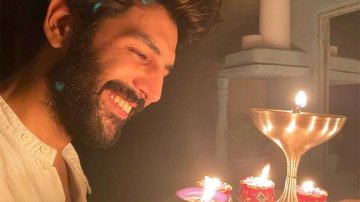 Look Back Most Beautiful Photos Of 9 Baje 9 Minute From Bollywood Celebrities!