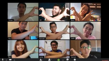 Level Up Your Facetime Game With 9 Advanced Group Poses During Quarantine
