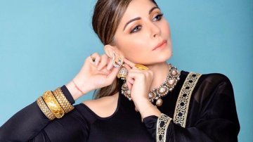 Kanika Kapoor Crowned The Most Searched Indian Online; Beats Priyanka Chopra
