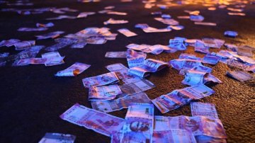 No One Steal Rs 20,500 On The Street As Fear Of Coronavirus Conspiracy Theory