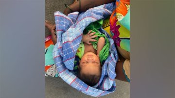 An Indian Woman Gives Birth On Roadside & Risks To Walk Another 160 Km