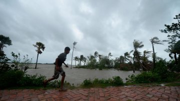 [Photos] Cyclone Amphan Wrecked Life In Eastern India & Bangladesh