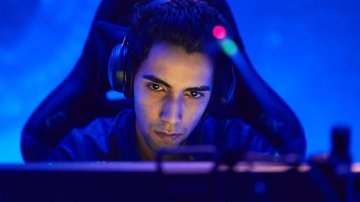 Sell His Bike To Play Video Game, Pakistani Teenage Gamer SumaiL Become A Millionaire At 16