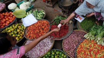Disguised As Street Vendor, 51-year-old Indonesian Official Taught Locals Social Distancing