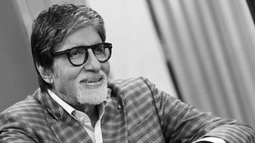 Isolated In COVID-19 Ward, Big B Starts Thinking About His Late Father, Fans Express Their Worry