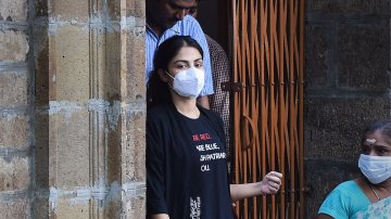 Rhea Chakraborty Gets Bail In The Drugs Case, Sushant’s Family Slams AIIMS Panel “Unethical”