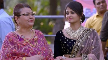 Veteran Actor Zarina Roshan Khan Suffered Cardiac Arrest, Passed Away At 54