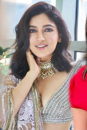 Bhumi Pednekar & Bollywood Actresses Look Ultra-Sexy In Plunging Neckline Designs
