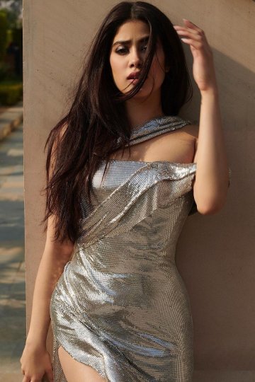 Wearing A Silver Gown With A Thigh-High Slit, Janhvi Kapoor Makes Us All Stunned