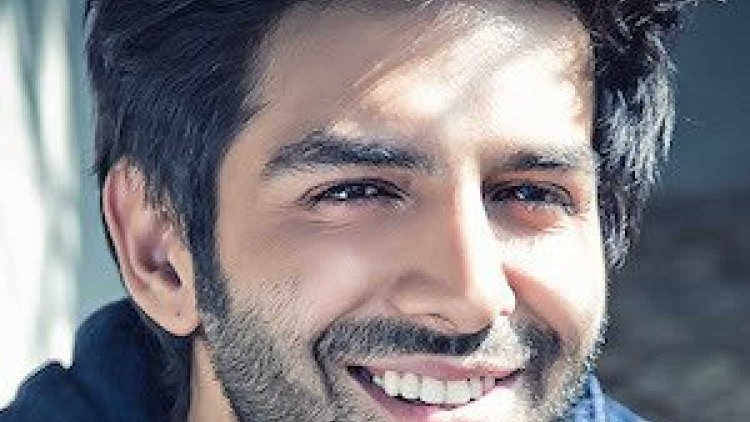 Kartik Aaryan’s Young Fan Bursts Into Tears When Meeting Her Hero