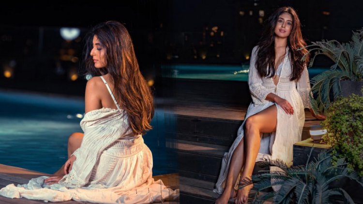 Kritika Kamra Sets The Temperature Soaring With Her Sultry Photos. See Pics!