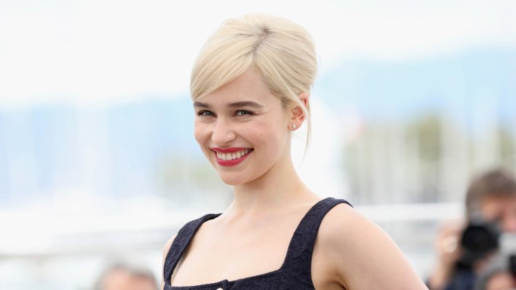 एमिलिया क्लार्क ने ब्रेन एन्यूरिज्म के बाद "गेम ऑफ थ्रोंस" में ड्रैगन क्वीन की निभाई भूमिका