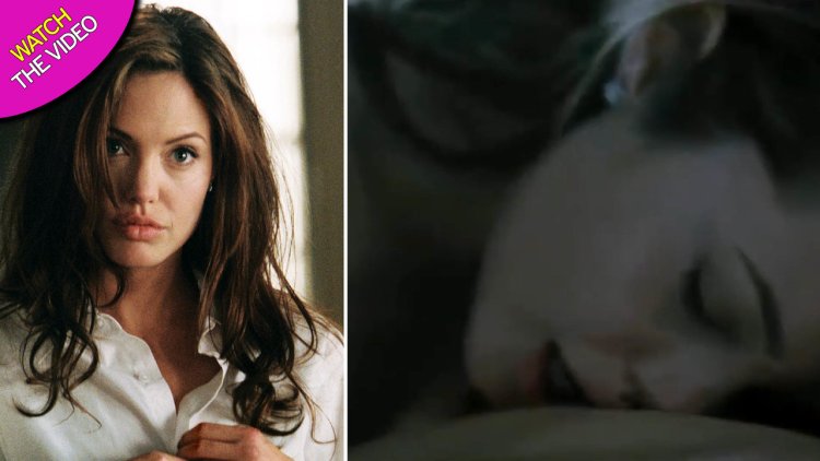 Angelina Jolie Secretly Removed Underwear In Sex Scene To Seduce Brad Pitt?