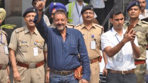 Sanjay Dutt Walks Out Of Jail 1 678x381