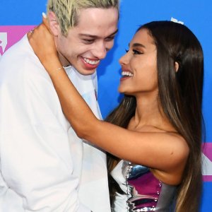 Elle Ariana Grande Pete Davidson Gettyimages 10202
