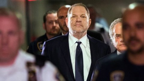 Káº¿t quáº£ hÃ¬nh áº£nh cho Harvey Weinstein accused of sexually harassing minor for years