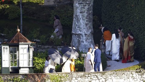 The bride and the groom welcomed their guests