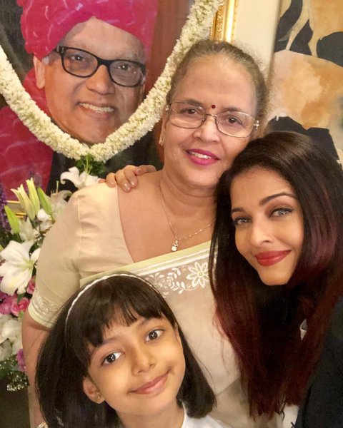 The three generation in the same frame with the late father