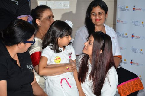 Aaradhya Bachchan and Mom