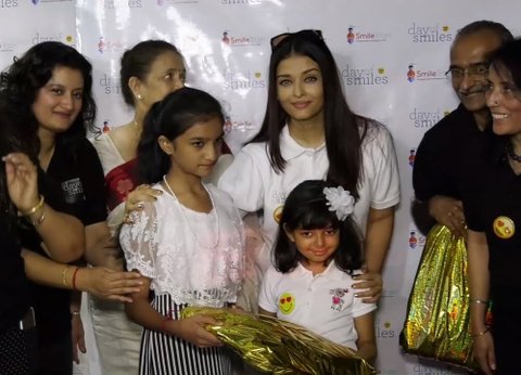 Aaradhya Bachchan looked so shy when receiving a gift