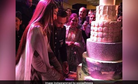 Sonam Kapoor Ahuja Anand Ahuja Wedding Cake 650x39