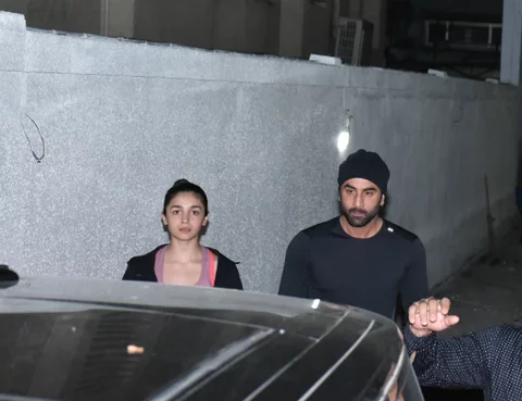 Ranbir Kapoor Alia Bhatt Spotted In Gym Outfits 3