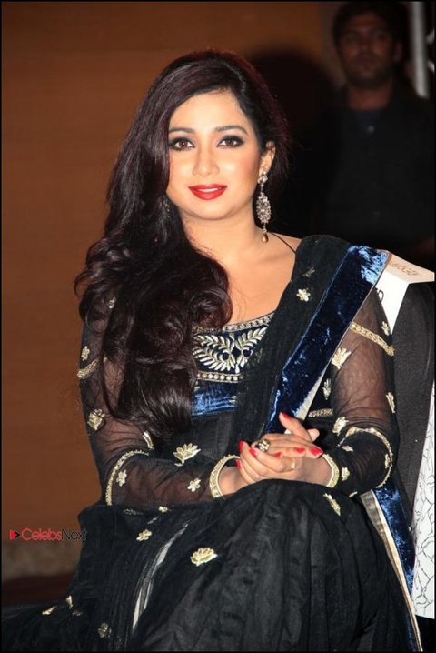 2fd43 Shreyaghoshalphotosinblacksalwarkameezatindi