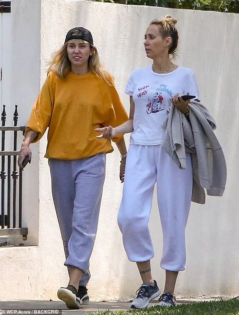 Miley Cyrus And Mom