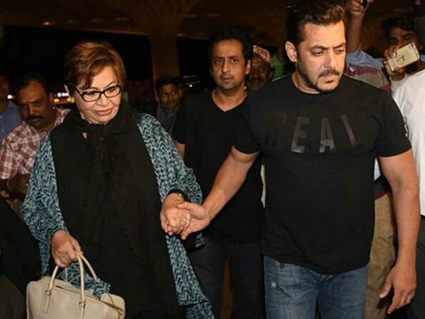 Bollywood stars and their stepmoms