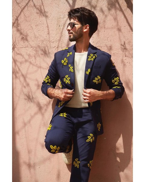 Bollywood actors Shahid Kapoor suit