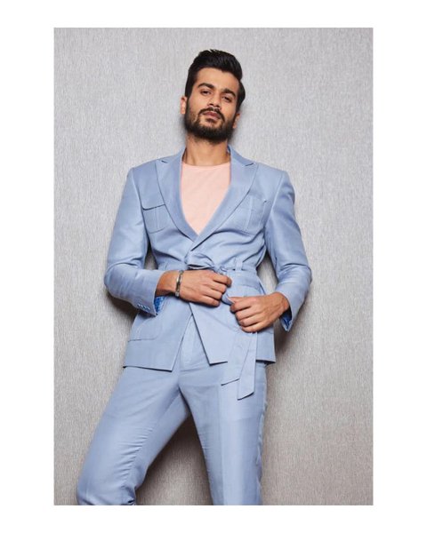 Bollywood actors Sunny Kaushal suit 