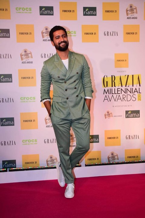 vicky kaushal suit