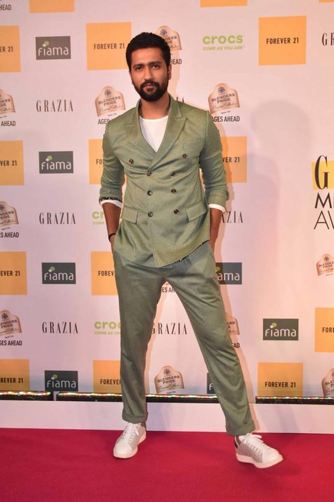 vicky kaushal suit