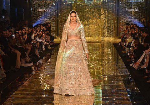 Deepika Padukone Sashayed Down The Ramp In A Gorge