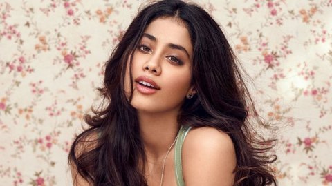 Janhvi Kapoor Wins Over The Internet As She Tries