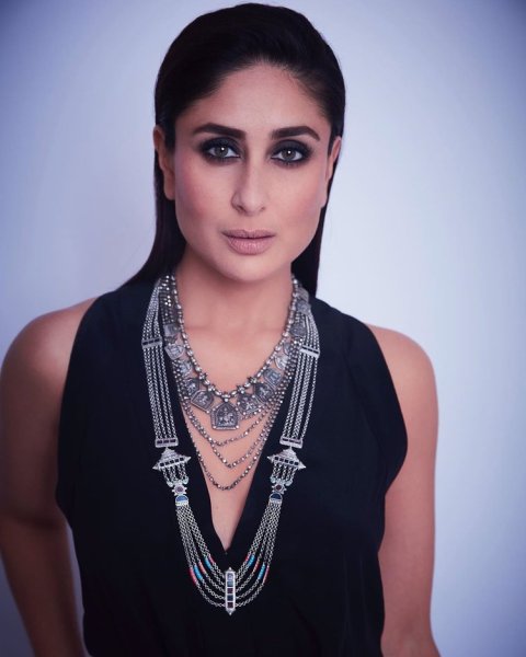 Kareena 2 6895