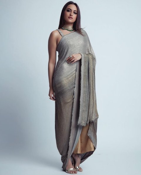 Deepika Padukone Sonam Kapoor Take Saree Game To T