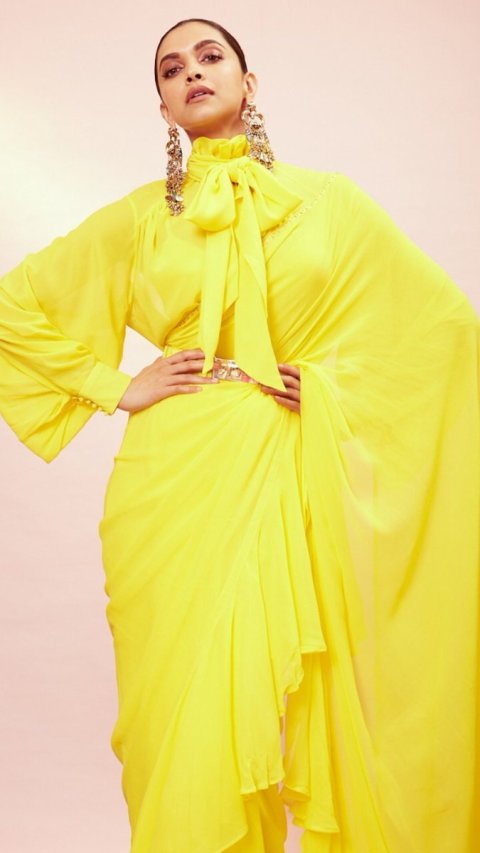 Deepika Padukone Sonam Kapoor Take Saree Game To T