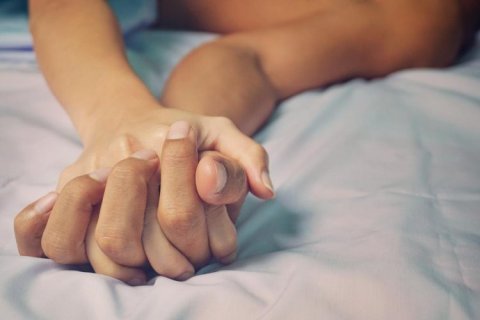 Man And Woman Holding Hands In Bed Ac7d