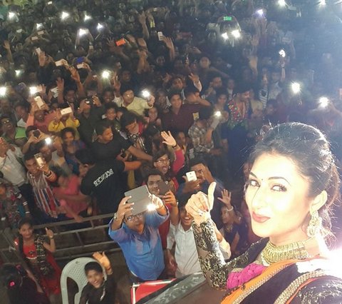 Divyanka Tripathi In Surat At A Dandiya Event