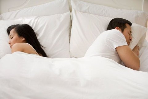 54ebc09310cc7 07 Couple Sleeping Large Bed Xl Bca0
