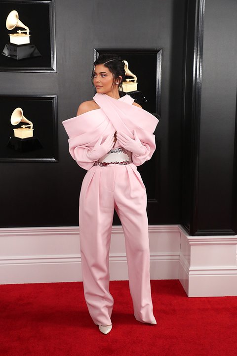 The inspiration comes from the Balmain pink jumpsuit that Jenner dressed at the Grammy red carpet on March 2, 2019