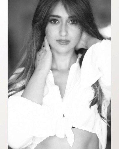 Ileana Dcruz Leaves Us Mesmerized With Her Stunnin