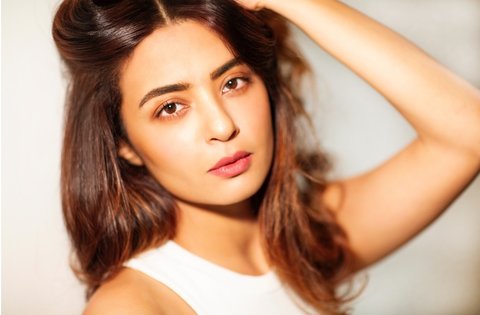 Surveen Chawla Sexxx - 10 Bollywood Actress Who Slept With Directors For Roles - StarBiz.com