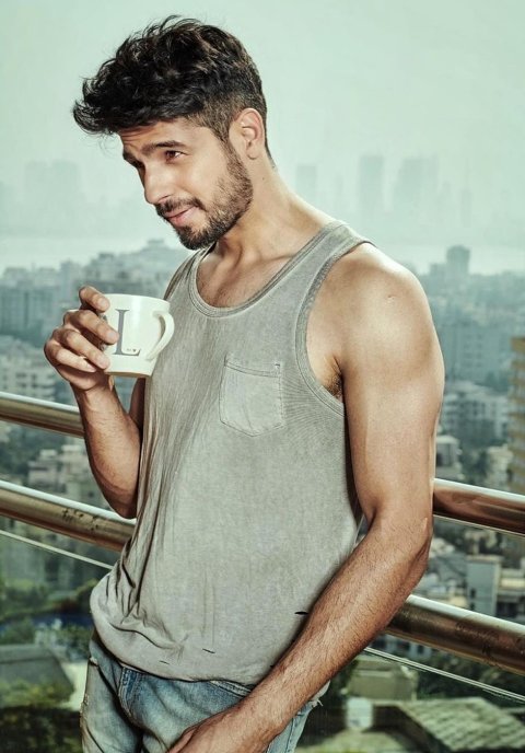 Sidharth Malhotra To Kick-Off âThadamâ Remake In May - StarBiz.com
