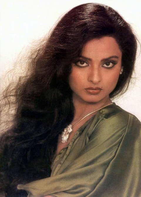 Details 82+ actress rekha wallpaper super hot - vova.edu.vn